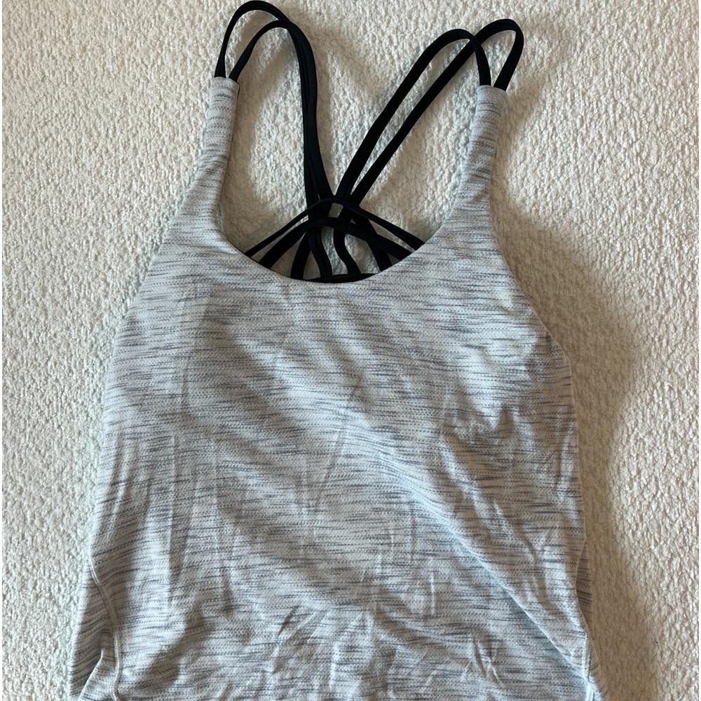 size 4 lululemon tank with built in sports bra